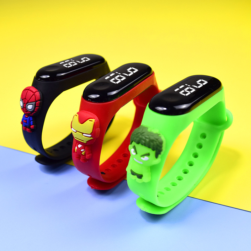 Reloj Infantil LED Superman Muñeca De Natación Para Niños