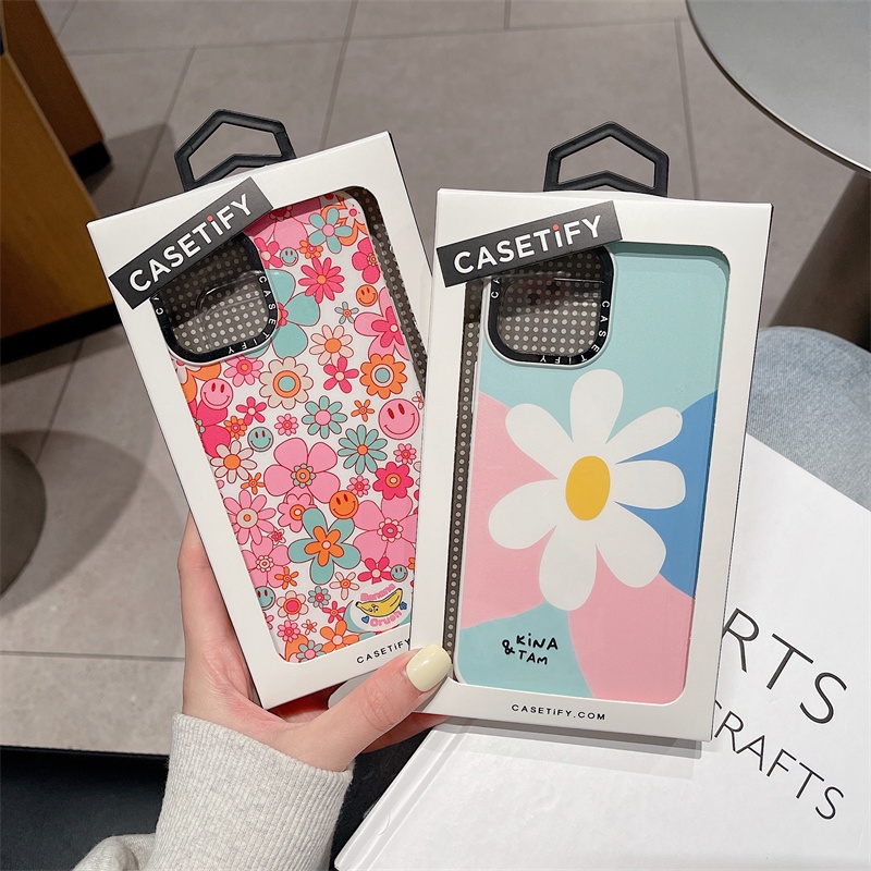 kate spade new york Funda dura protectora con MagSafe para el iPhone 13  mini - Hollyhock Floral Clear