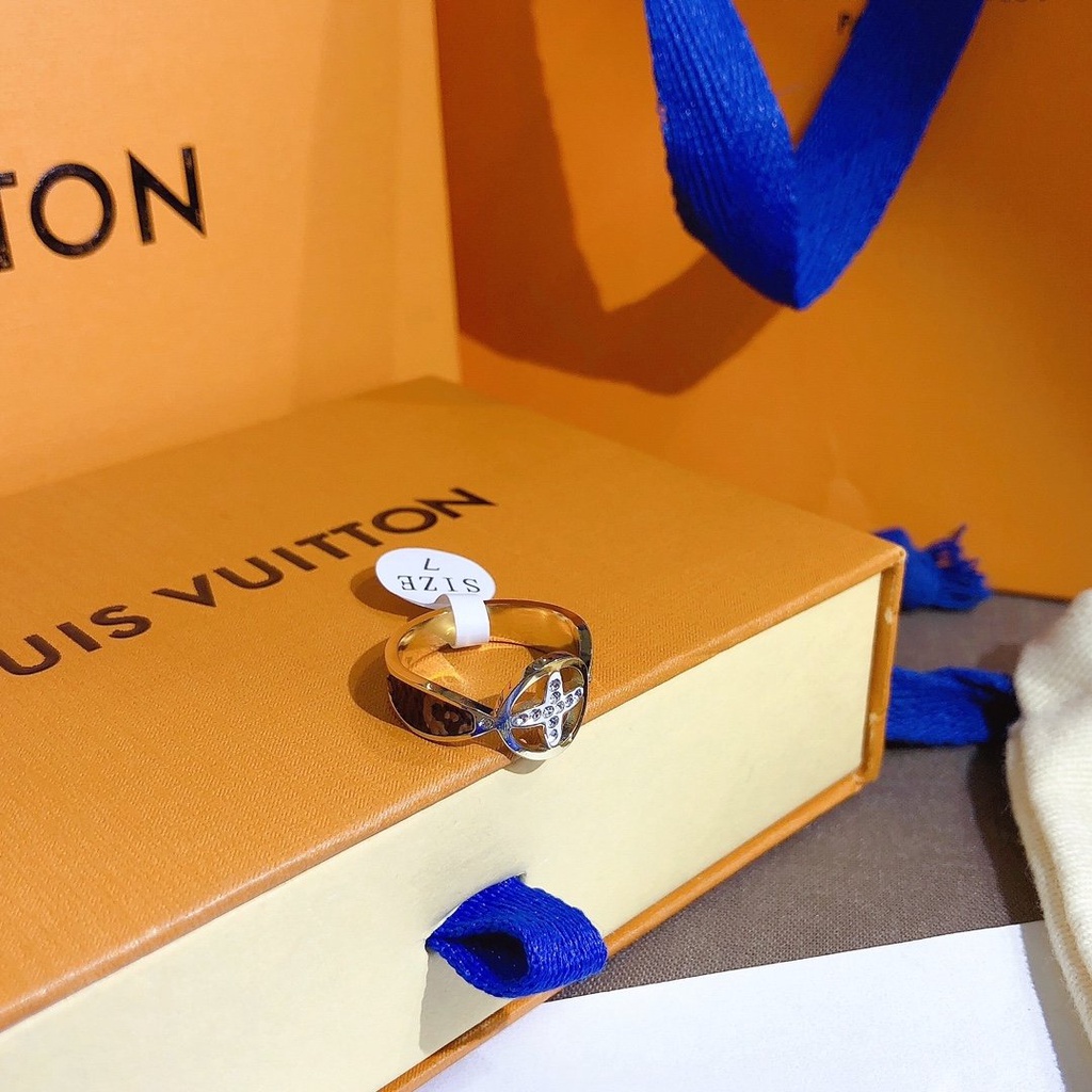 Louis Vuitton Anillo Para Las Mujeres Fresco Simple Estilo Coreano Letra LV  Dedo Anillos Pareja Versátil Creativo Oro Plata 925 Cincin Accesorios De