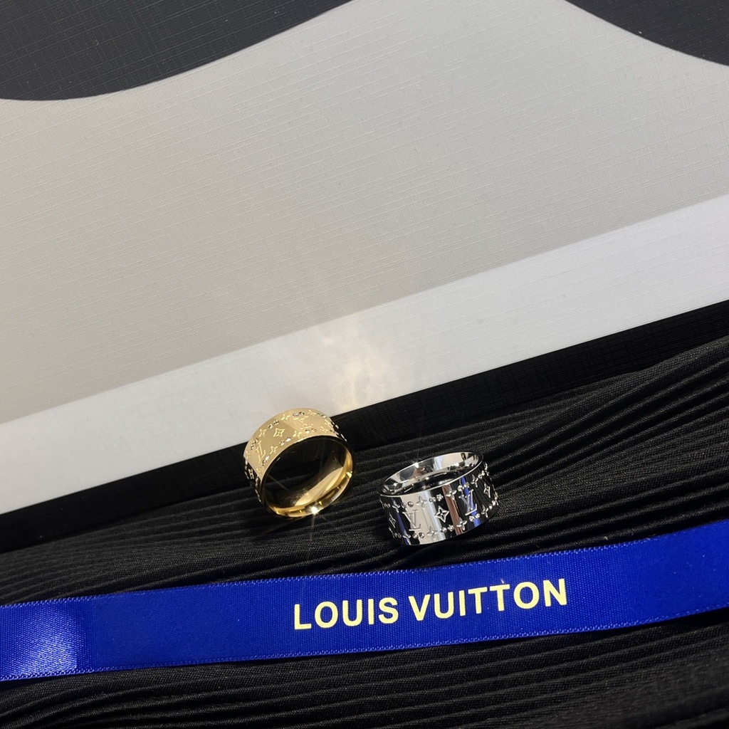 Louis Vuitton Anillo Para Las Mujeres Fresco Simple Estilo Coreano Letra LV  Anillos De Dedo Pareja Versátil Creativo Oro Plata 925 Cincin Accesorios