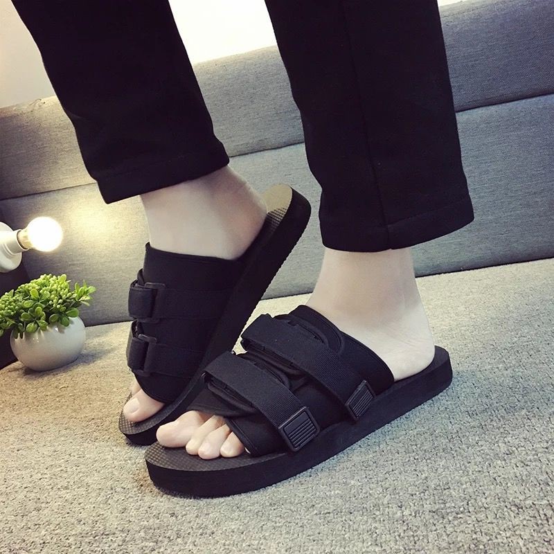 Use sandalias y zapatillas coreanas en verano chanclas de fondo plano antideslizantes de moda femenina parejas estudiantes todo partido tendencia