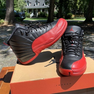 Jordan 12 cheap negro con rojo