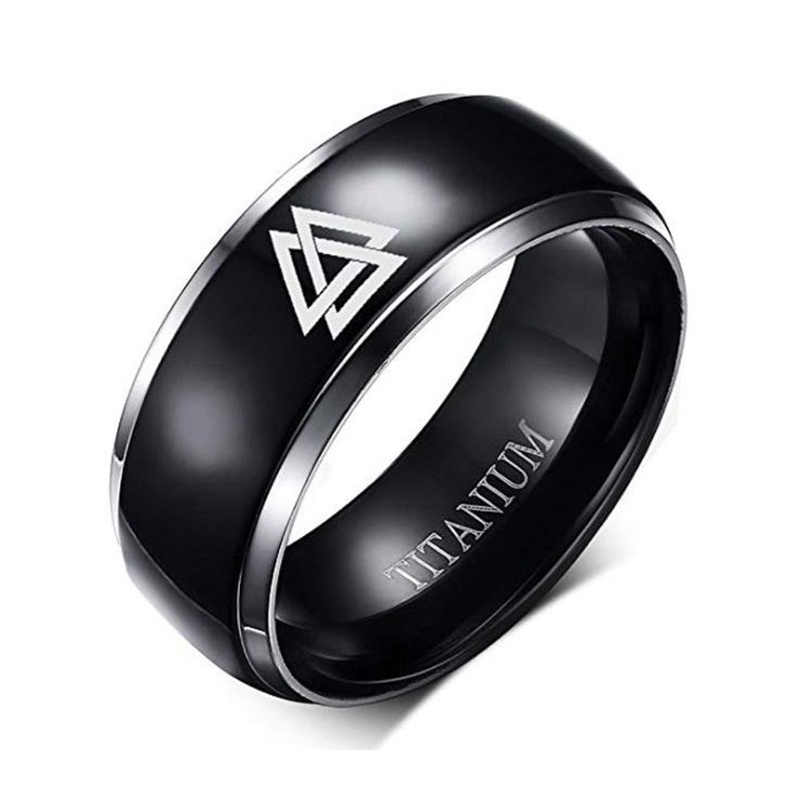 Anillo best sale triangulo hombre