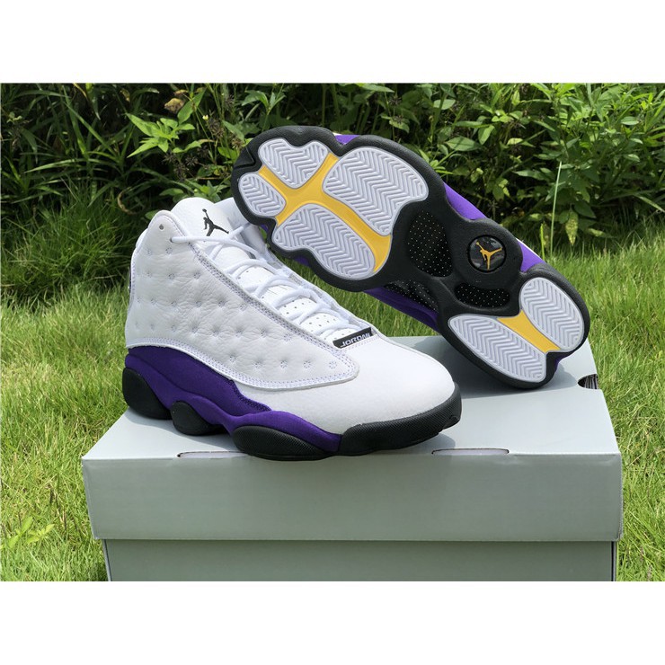 Jordan 13 best sale morado con blanco