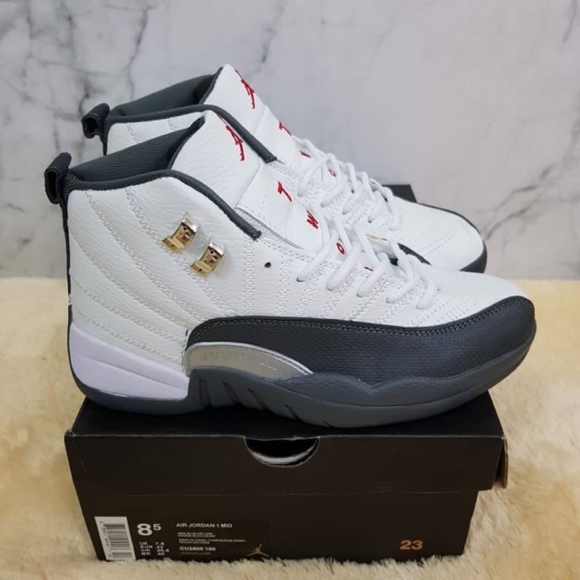Jordan 12 blanco con gris hot sale