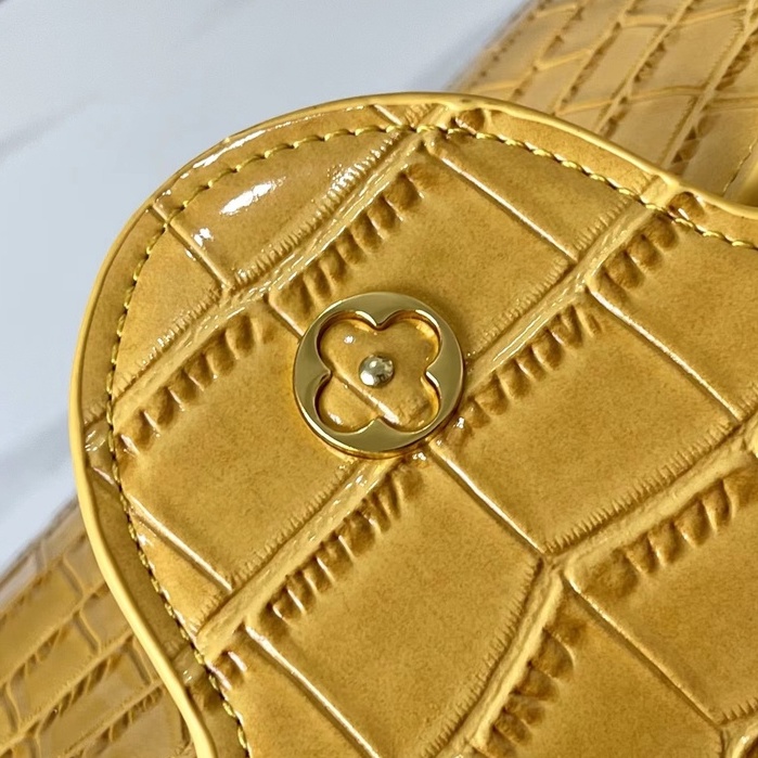 Vuitton reedita su icónico bolso creado para llevar con estilo