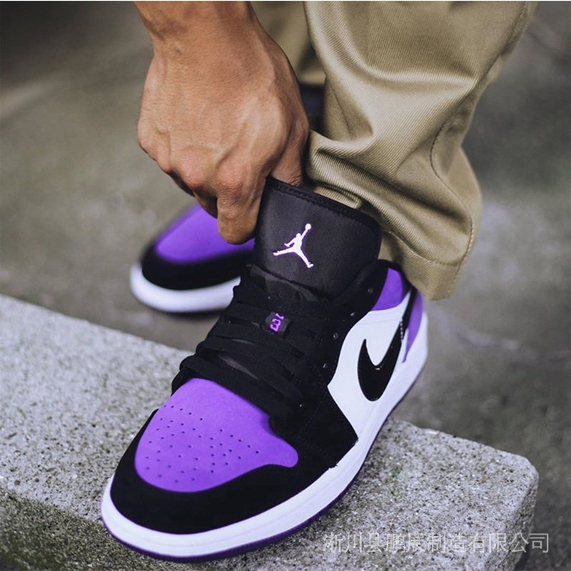 Jordan 1 negro online con morado