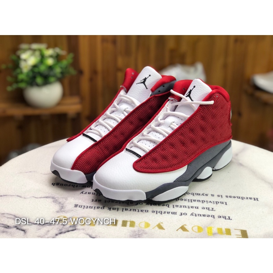 Retro 13 2024 blanco con rojo