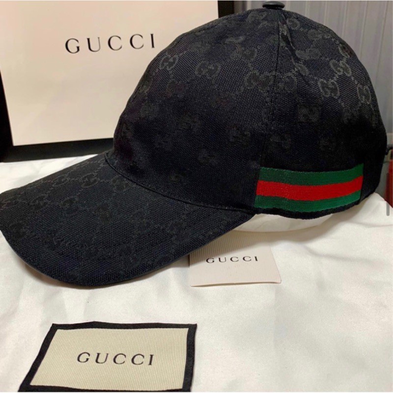 gorra negra gucci