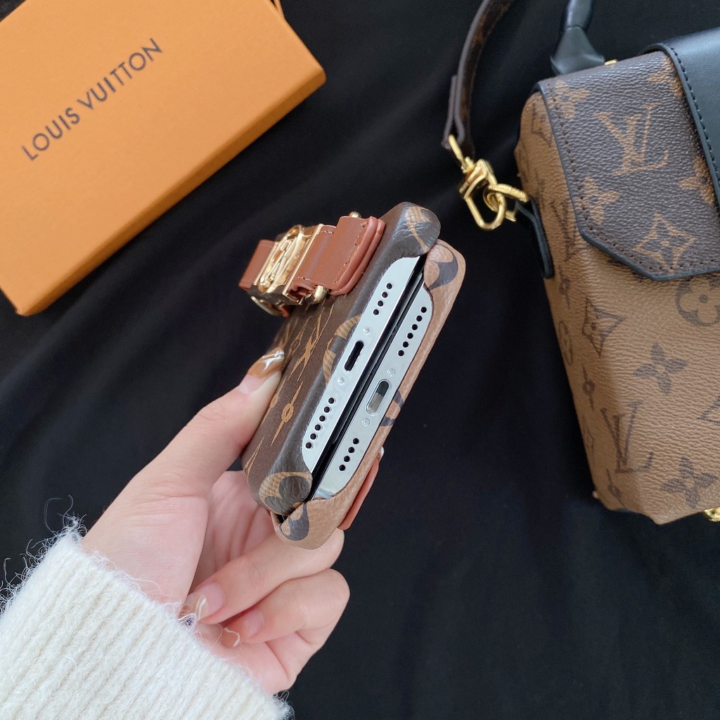 Así es la funda para iPhone de Louis Vuitton que reproduce sus célebres  baúles