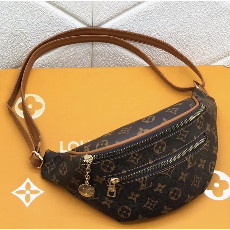 Cangurera con estampado tipo Louis Vuitton