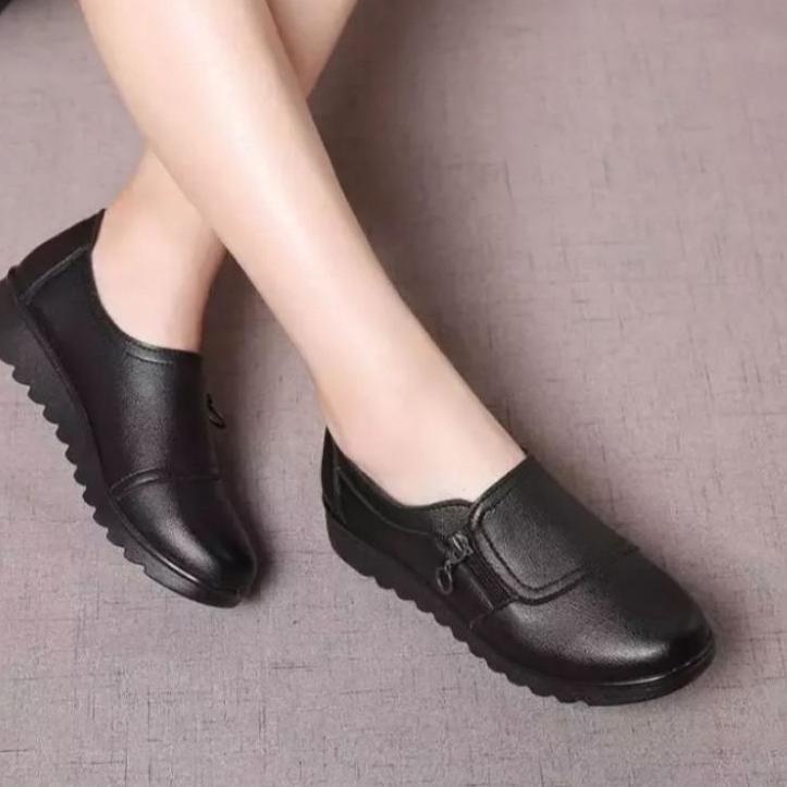 LiS> Zapatos de mujer mocasines Slip On últimos de moda de mujer zapatos trabajo de mujer mocasines negros zapatos de mujer negro // Price.Heboh | Shopee México
