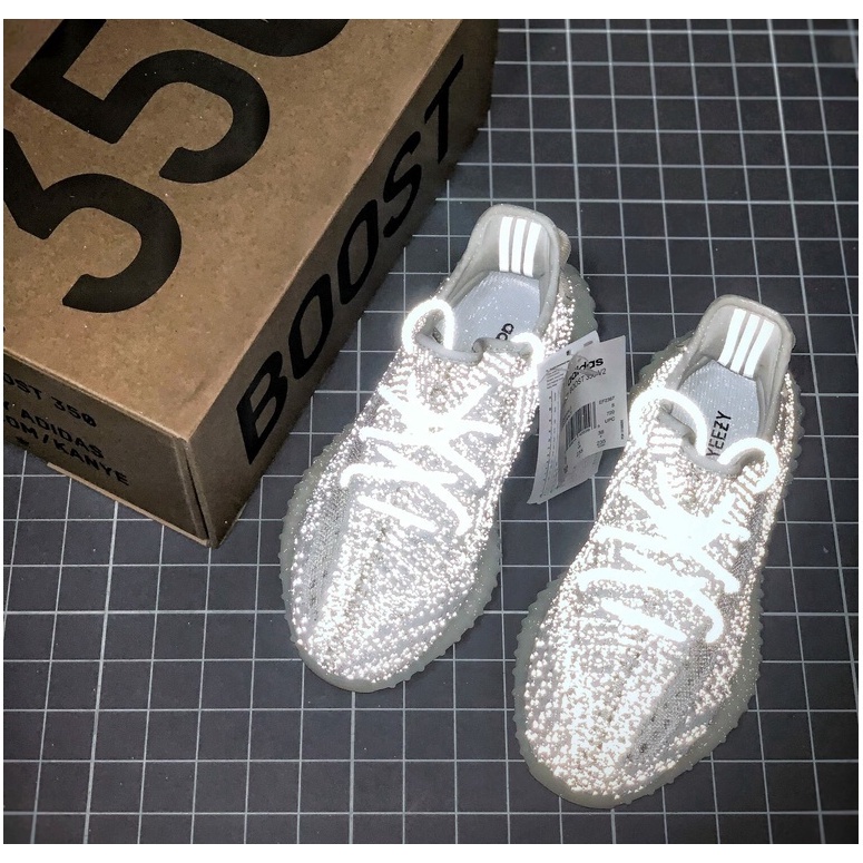 Yeezy blancos reflectivos new arrivals