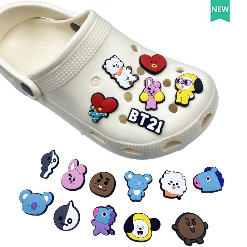 Bt21 populares Kpop promocionales Diseño de Moda Venta caliente para  accesorios zapatos Crocs zapatos 3D de silicona de encanto para regalo de  recuerdo - China Crocs encantos Zapata y hechizos precio