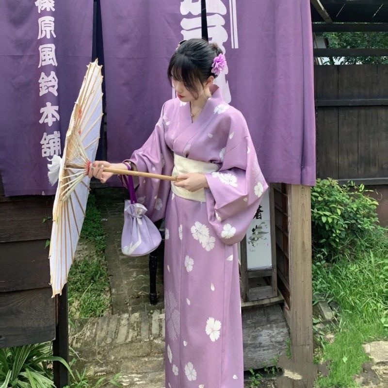 Kimono Japonés Mujer Con Blanco Obi Estilo Vintage Flor Impreso Ejecución  Yukata Vestido Fotografía Baño Túnica