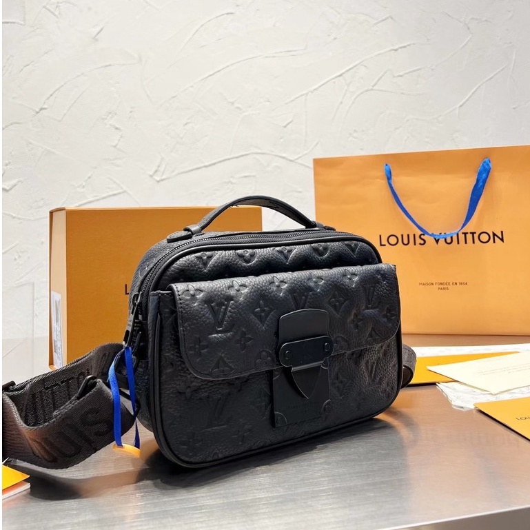 Louis Vuitton sorprende incorporando el bolso Lockit para hombre