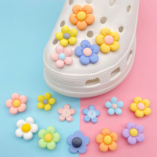 Nuevos pins Jibbitz para Crocs: Los charms más divertidos para el