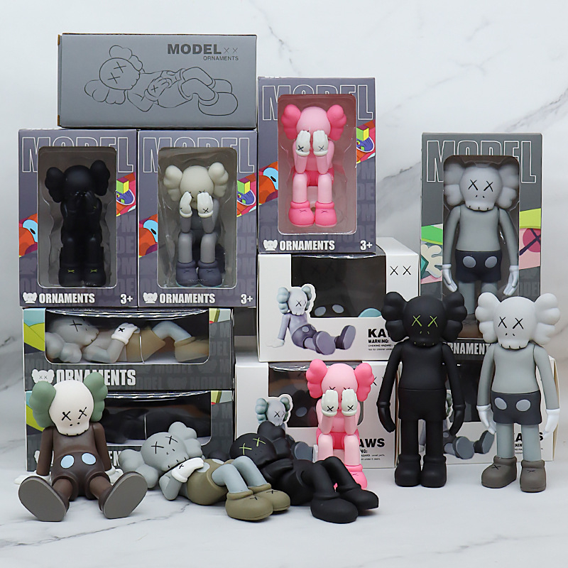 Muñecos discount kaws precio