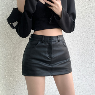 Outfits falda cuero negra