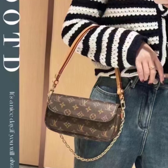 DDLT LOUIS VUITTON Luis Abrigo De Lana Con Capucha De Doble Cara Para Mujer