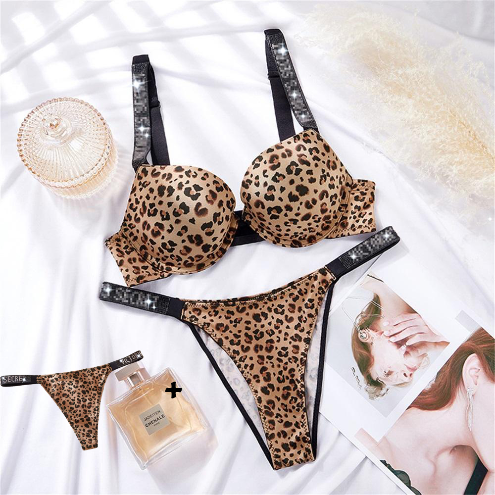 thumbnail image 1 of Sujetador Victoria's rhinestone De Tres Piezas + Bragas + Tanga, 1 of 5