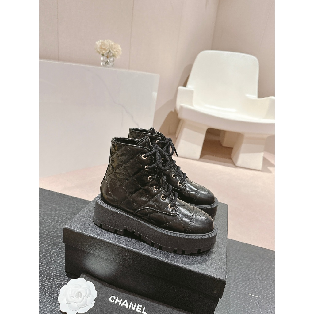 Chanel fashion bota