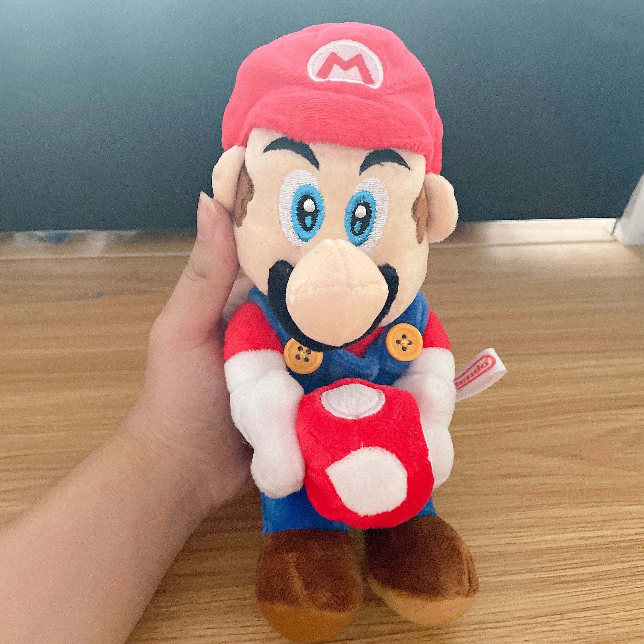 ᗩᖇTIᑕOᒪI 𝔾𝕀𝔽𝕋 ✪ on Instagram: Peluche de Mario Bros 🤩 🎅🎁 ¡A tu hijo  le encantará nuestro nuevo compañero de almohada de Nintendo Super Mario!  Durante el día, su hijo se divertirá