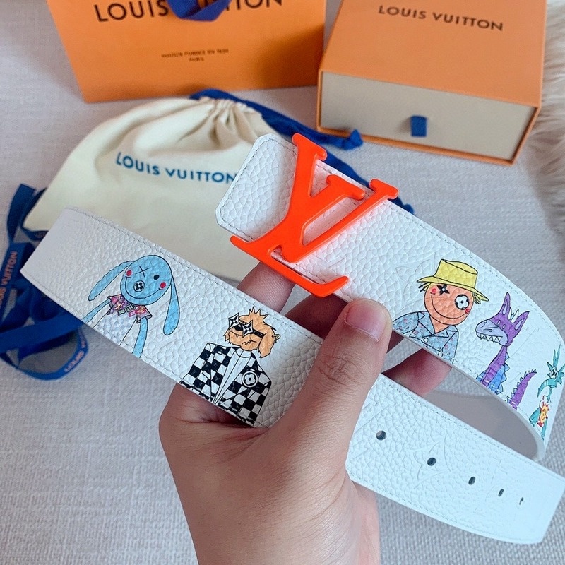 Louis VUITTON Cinturón de cuero con estampado de cuadro…