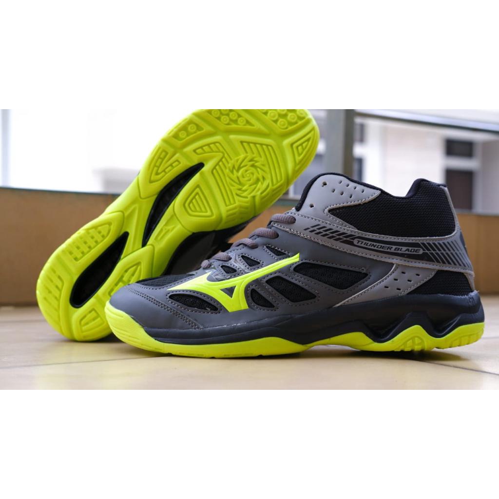 Mizuno thunder store blade mid