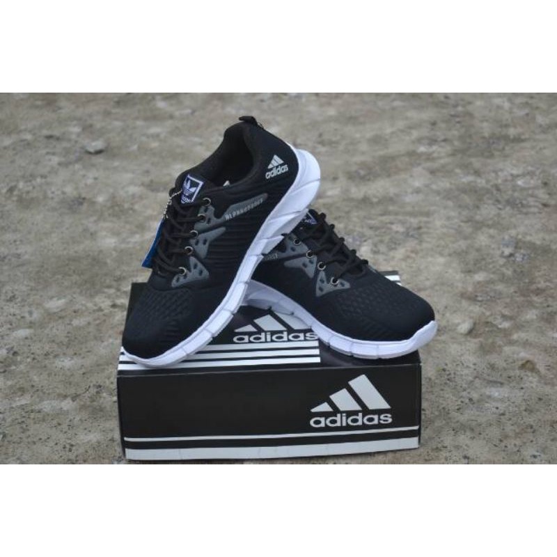 Zapatos sales deportivos usados