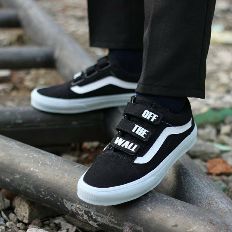 Zapatilla Vans Old Skool Velcro Mujer Negro –