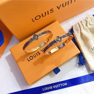 LV light luxury titanium steel Incrustaciones De Letras Louis Vuitton  Pulseras Clásicas Para Hombres Y Mujeres No Se Desvanecen Simples Y  Versátiles