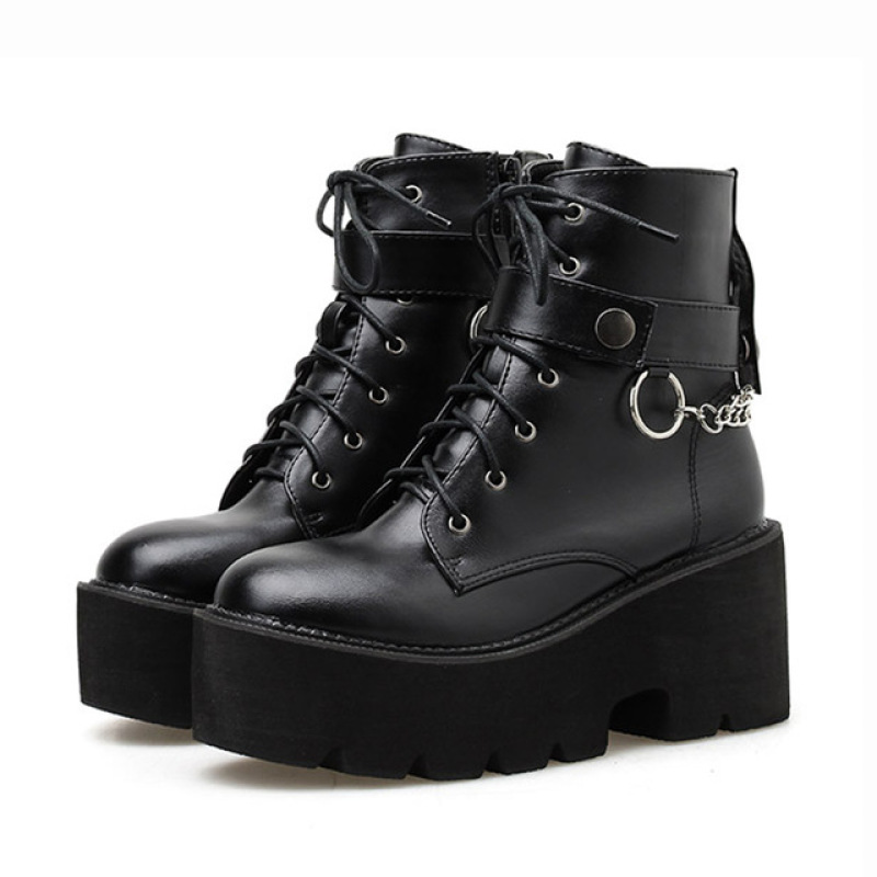 Botas negras con discount cadenas