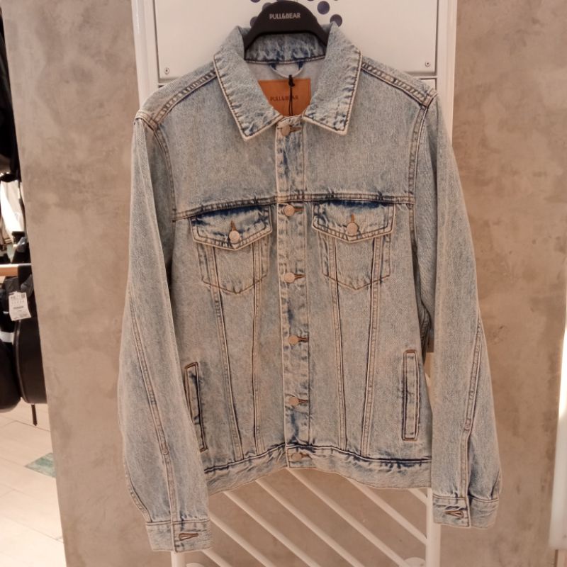 Chamarra de mezclilla best sale pull and bear hombre