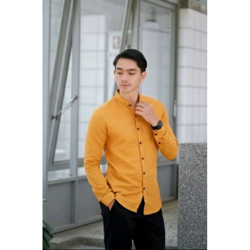 KEMEJA HITAM PUTIH KATUN Zara Camisas Largas Lisas Slimfit Básicas