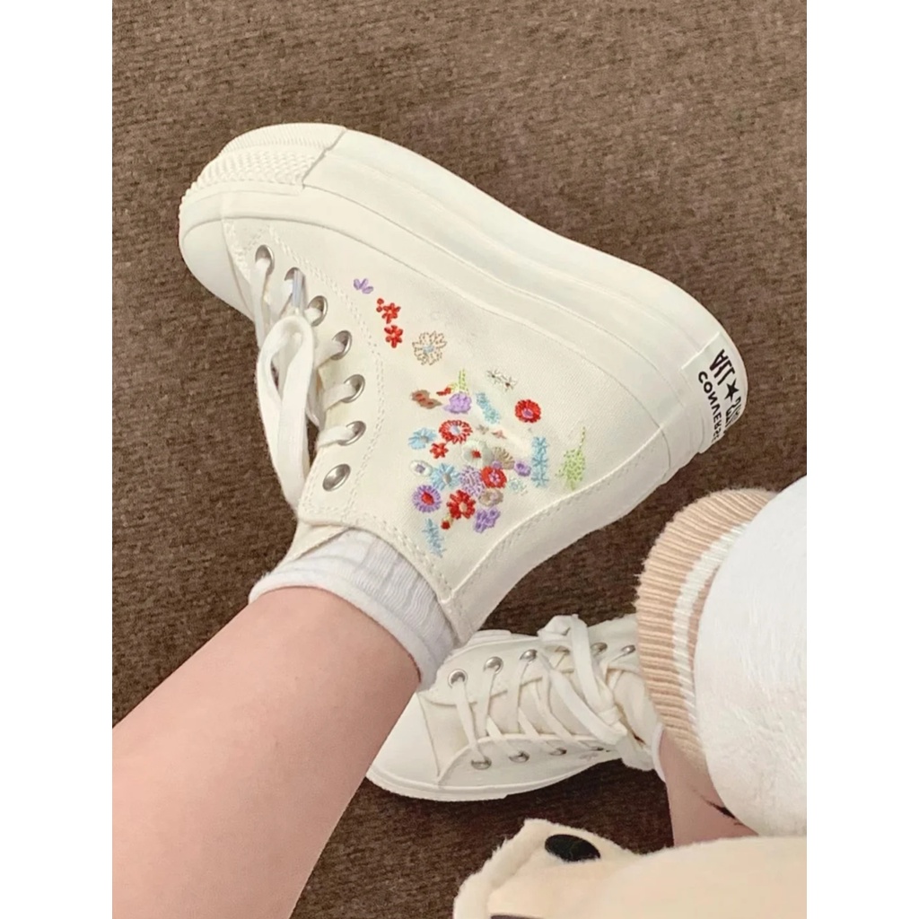 Converse blancas shop con flores