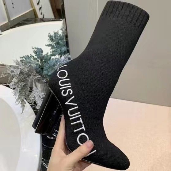 Louis Vuitton lanza las botas con calcetines más extravagantes