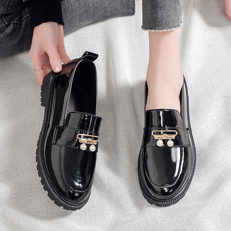 2021 Primavera Mujeres Mocasines De Charol Plataforma zapatos Perlas Slip on Flats Metal Señoras Casuales Negro mujer 9012C | México