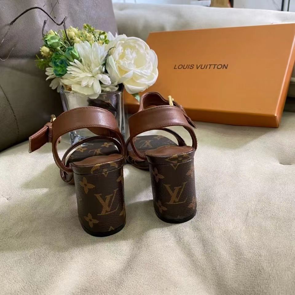 Louis Vuitton 2023 verano nuevas sandalias de celebridades en línea de moda para  mujer Zapatos de tacón grueso Mediados de tacón de presbicia