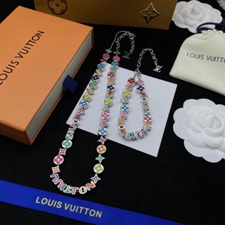 Pendientes LOUIS VUITTON en 2023  Louis vuitton, Pendientes, Joyas