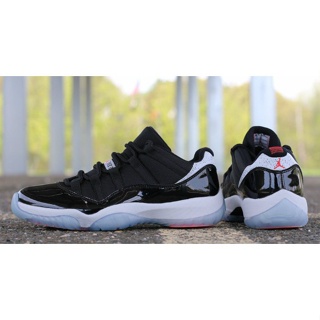 Jordan 11 bajito discount negro con blanco