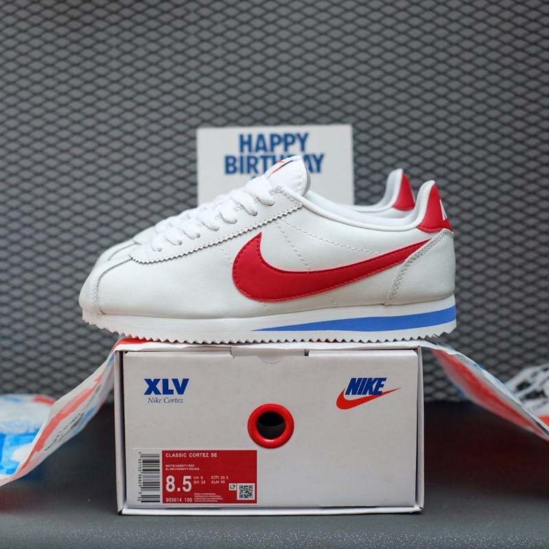 Nike cortez blancos online con rojo