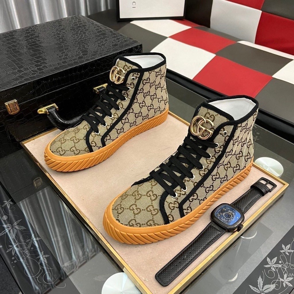 Fotos de tenis da hot sale gucci