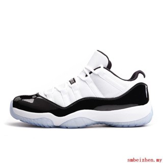 Jordan 11 bajito negro con sales blanco