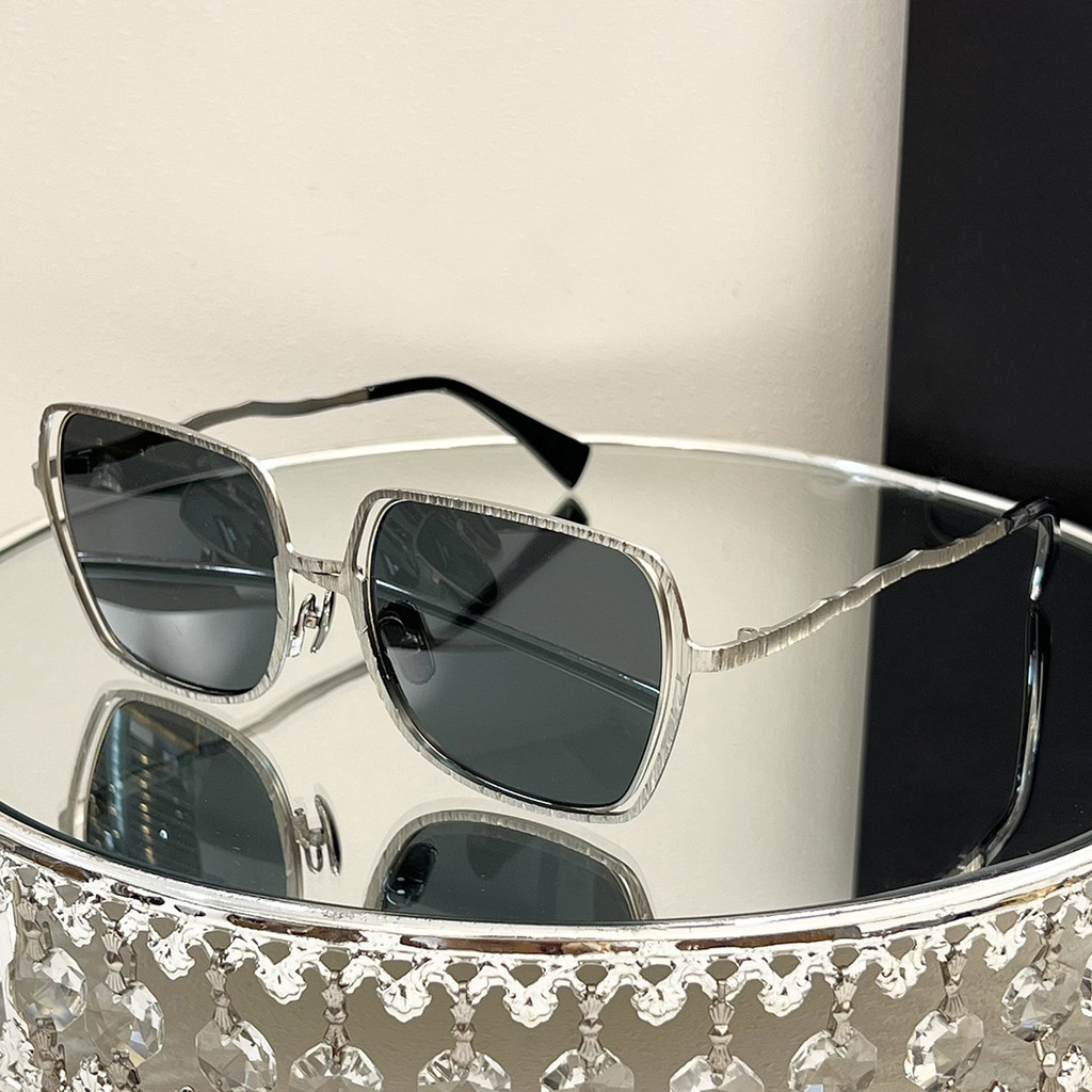 KUBORAUM Affordable Luxury Fashion Metallic Holiday UV Protection